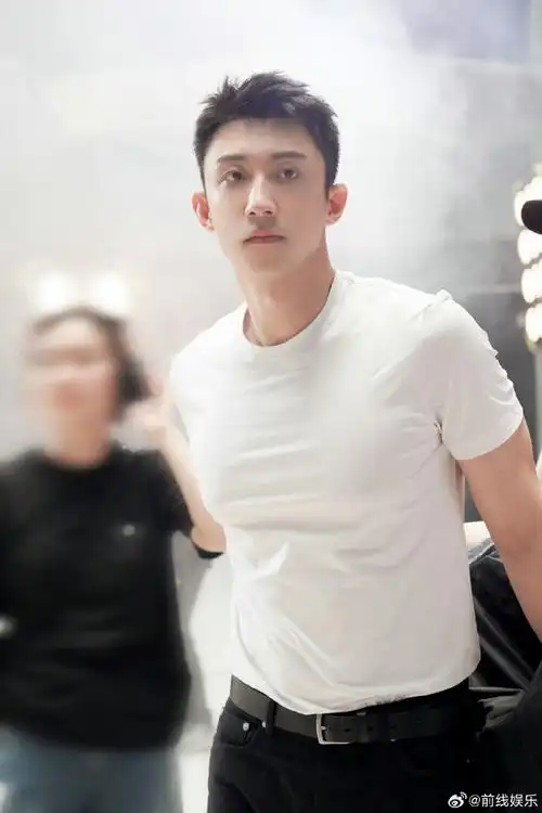 黄景瑜胸肌好大##黄景瑜不去演封神可惜了