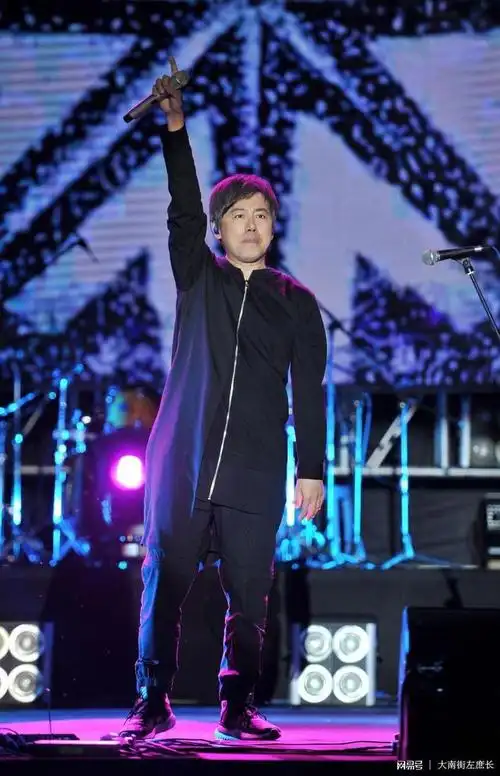 沈阳张宇520之夜黑衣亮相月亮惹的祸引爆全场