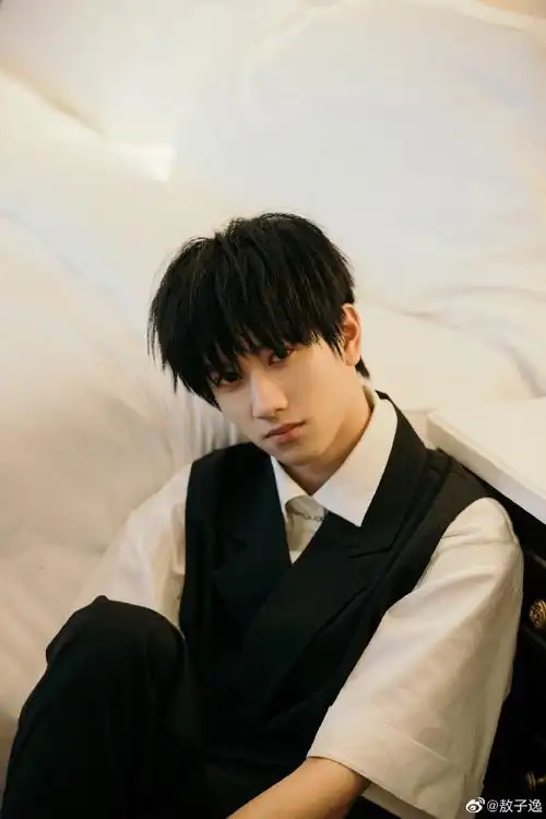 敖子逸白玫瑰氛围感大片##敖子逸晒十八宫格照