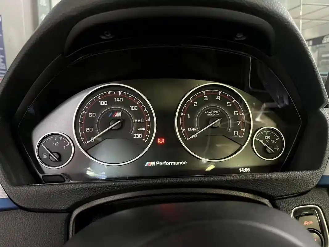 贵阳宝马3系原车半液晶仪表盘改装m表盘77白光背景灯告别昏黄的黄光