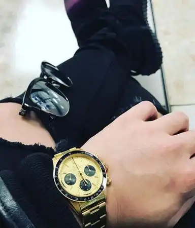 潘玮柏在表的海洋中漫步