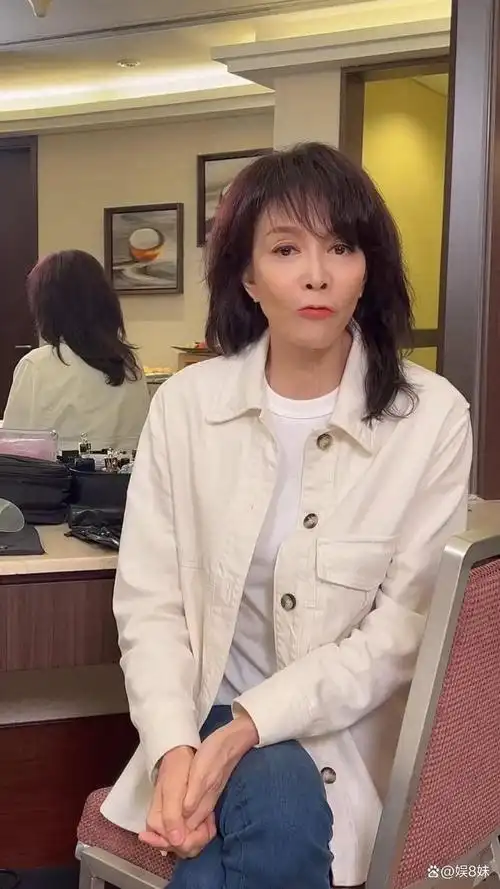 而吕方也不甘受辱,分手后暗指郑裕玲十分霸道,认为自己为对方忍辱负重