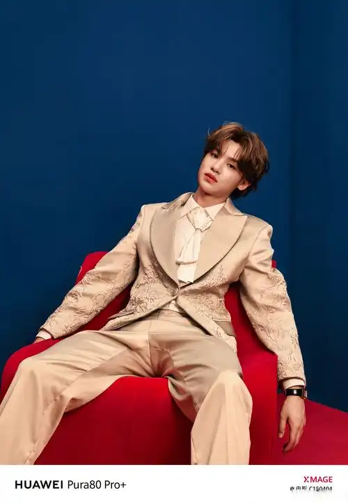 微博电影之夜追星神器# 看黄明昊在舞台闪耀,华为pura 80 ultra双