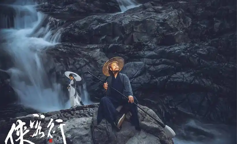 金庸的4个孩子:1个自杀,1个耳聋,1人躺平,1个成了"小龙女"