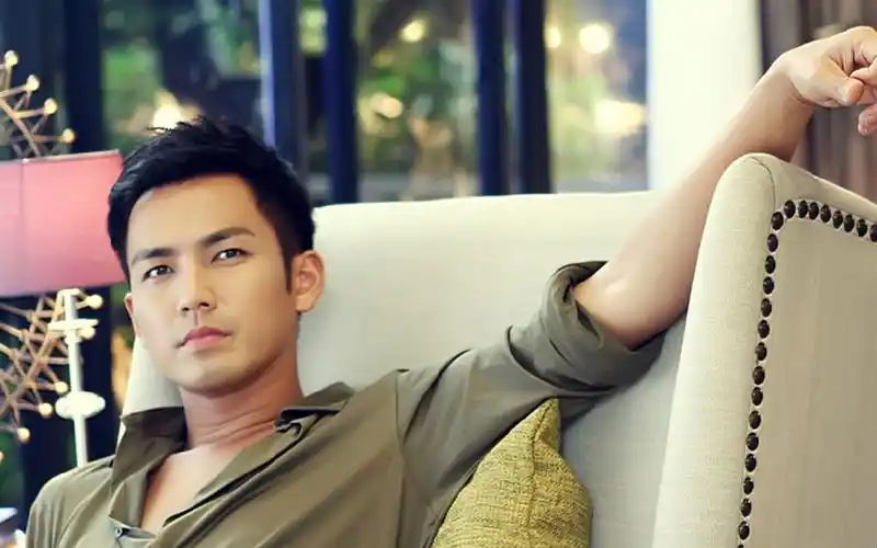 钟汉良桌面壁纸_霸道总裁钟汉良