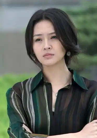 与罗小贝青梅竹马,自小有婚约,结婚后却因为门不当户不对而产生各种