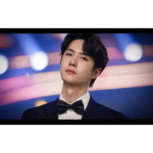 建党百年文艺演出《伟大征程》正能量演员王一博以歌庆党