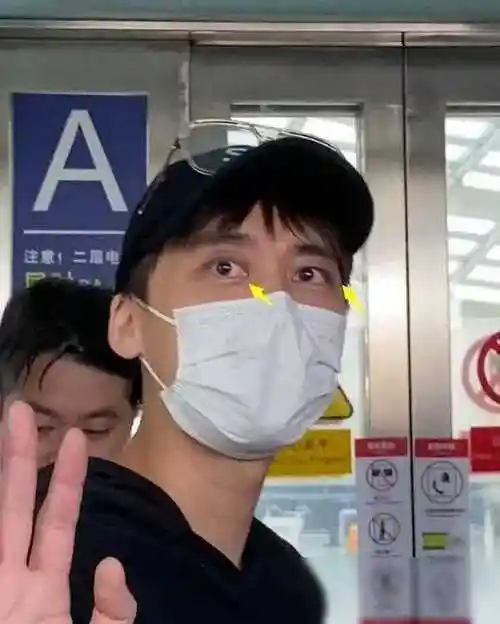 曾经的娱乐圈流量小王子李易峰低调回国引发关注