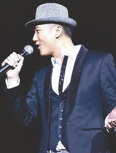 关喆改编《红旗飘飘》