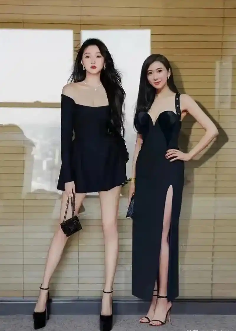 看到林志玲和关晓彤的这组合影,我当时就被被关晓彤的腿惊呆了!