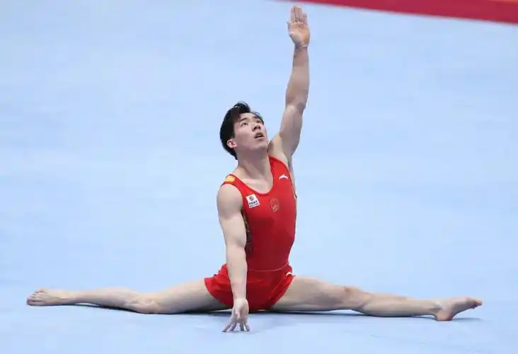 体操世锦赛男子资格赛张博恒全能稳定发挥暂列第一