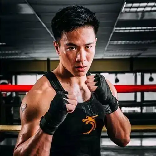 身材完美的反派打星,原来是个肌肉奶爸_安志杰