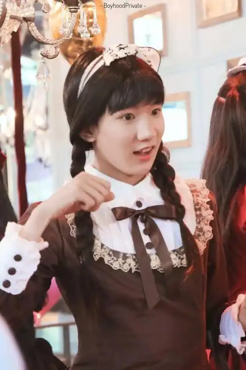 缘分就是这么奇妙,青春有你2的乃万和王源撞脸,有没有很像_女装