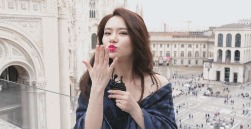 戚薇美女飞吻可爱gif动图_动态图_表情包下载_soogif