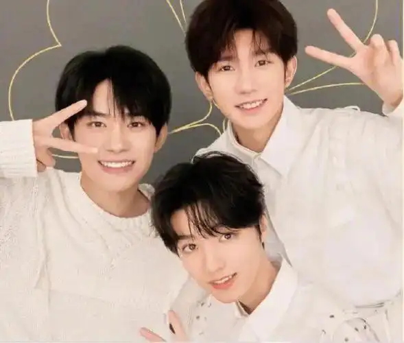 四叶草92们,请在评论区给三小只一片橙海吧!