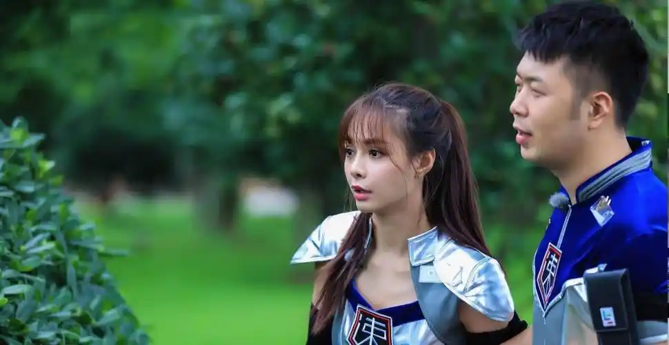 沈梦辰独自一人过节日?