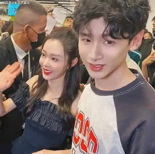 白敬亭和宋轶恋情疑似被曝,相恋一年感情稳定低调,已见过父母_关系