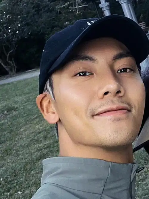 我最最最爱的陈伟霆好帅耶,咱就说下次可不可以多拍几张自拍照吗?