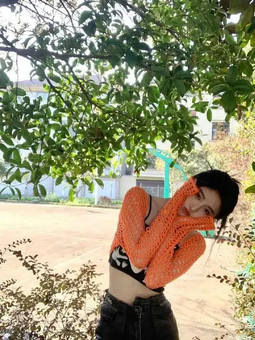 鞠婧祎绝美九宫格来袭心存向往寻觅生活中的每一处阳光