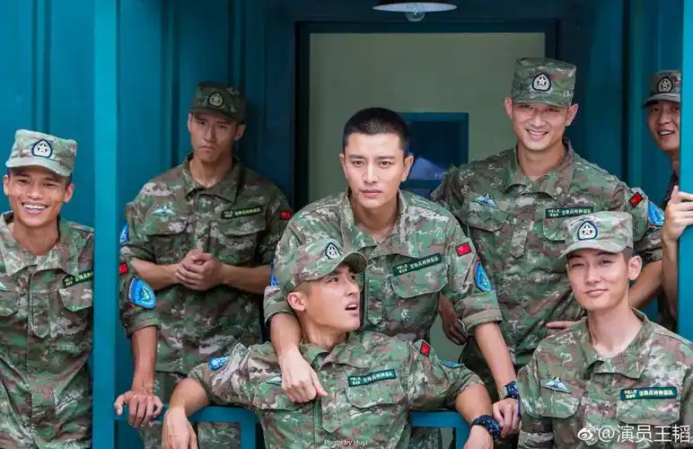 在实战化训练的大背景下,空降兵某特战旅组建蓝军分队的故事"中国军人