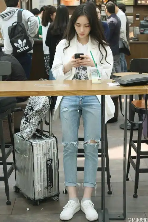 嘻嘻其实我觉得赵嘉敏的腿也超级好看