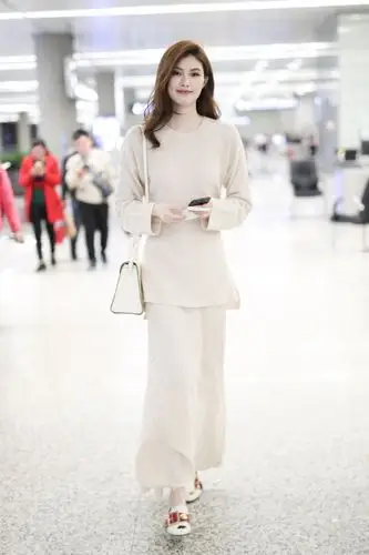 何穗机场街拍精选秋冬合集图片_明星_美桌图片库