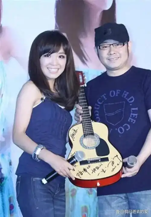 与刀郎同居六年未婚,云朵坦言心声,云飞成焦点,两人感情受关注