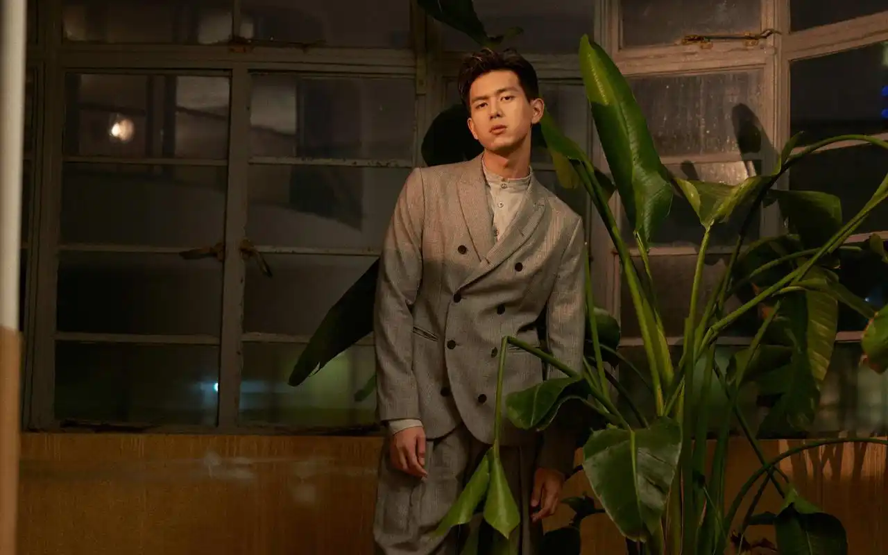 首页 桌面壁纸 大陆明星 李现时尚杂志写真图片桌面壁纸