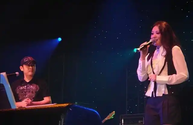 杨娜:嫁歌手刀郎,生下女儿40天便跑路,如今前夫逆袭,她糊了