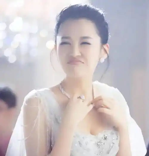 51岁许晴不婚不育,她终于承认:如果他没有死,我早已是孩子的妈