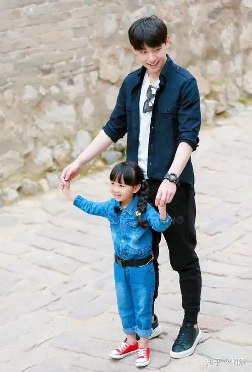 邓伦以后有一个女儿的样子