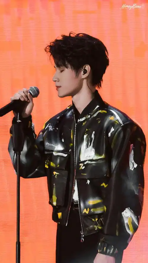 张真源海口演唱会舞台照饭拍