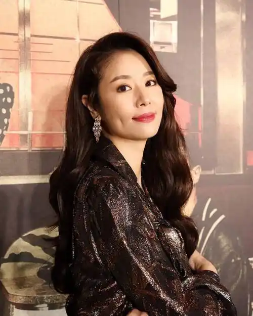 林心如晒23年前青涩短发照舒淇一看惊呼上星期拍的