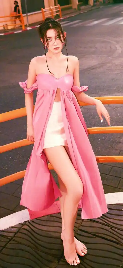 而对于蒋依依这位知名女演员来说,她的性感更多的是来自于她自信的