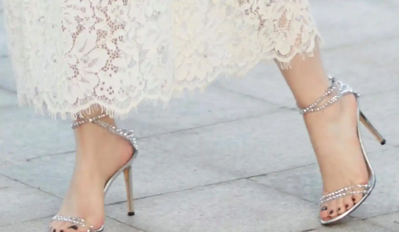 孟美岐一字带高跟鞋[色][色] #孟美岐