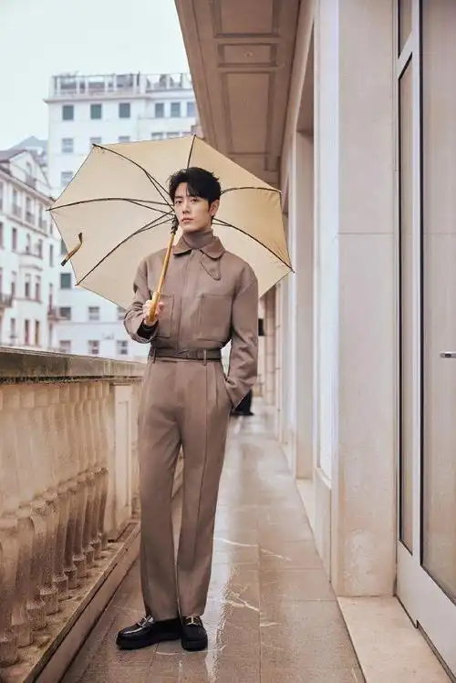 肖战米兰时装周造型来了完美的五官优秀的身材比例