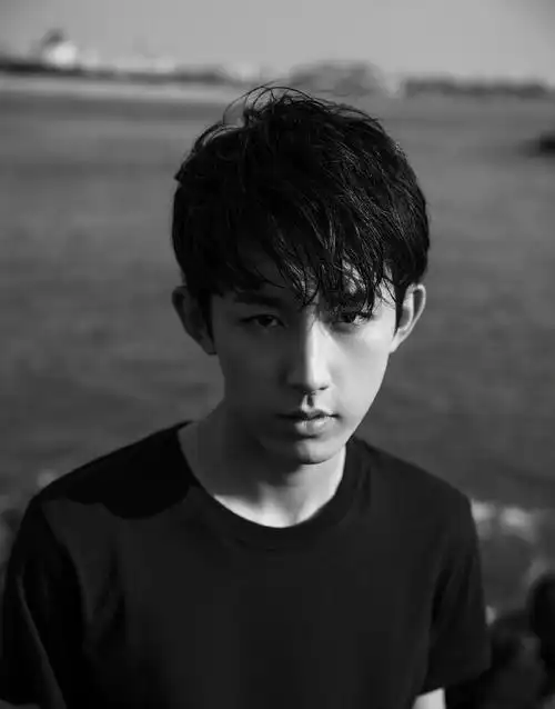 郭俊辰逆季节写真