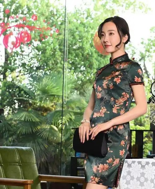 穿旗袍的女人总是让人过目难忘