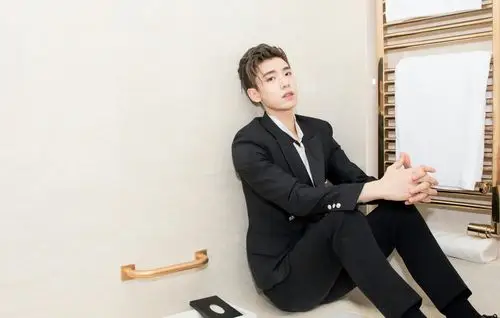 王子异工作室微博更新一则