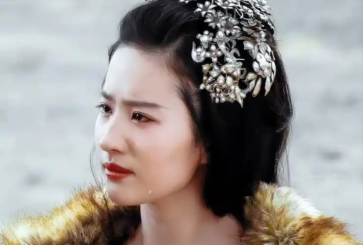 刘亦菲绝对是仙女本仙,连哭起来都美得不可思议,她是典型的骨相美人