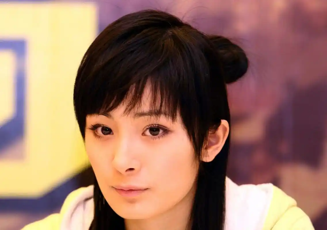 "嫩牛五方"是杨幂以前的外号吗?高清相机下很多缺点都会被放大!