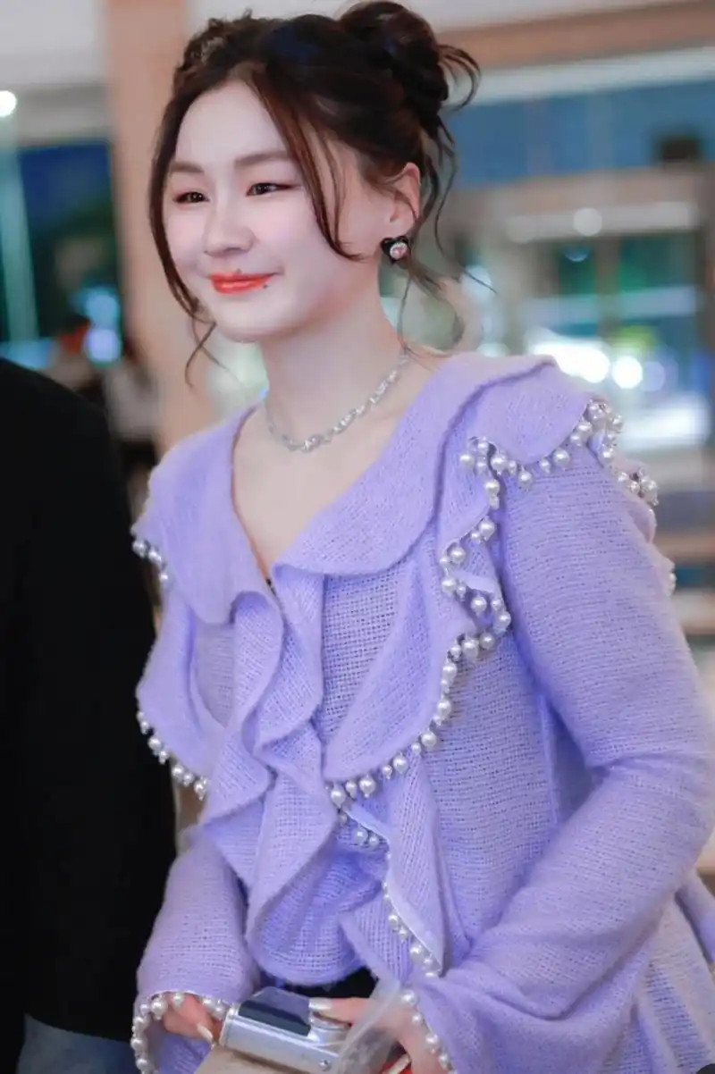 金靖31岁生日妆造和之前风格截然不同,好大胆的妆容,拍出来的照片视频