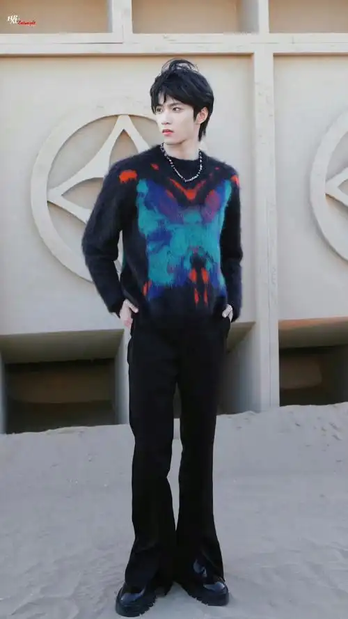 lv香港大秀明星阵容#那就回顾一下刘耀文上次超帅的秀场造型吧每一张