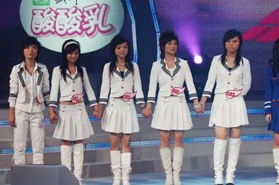 8月24日(星期四)20:00,2006快乐中国超级女声入围赛第一场播出,胡灵