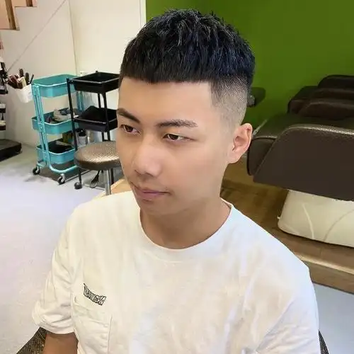 男生剪"两边铲"短发干净帅气,下次去理发,照着剪就可以了