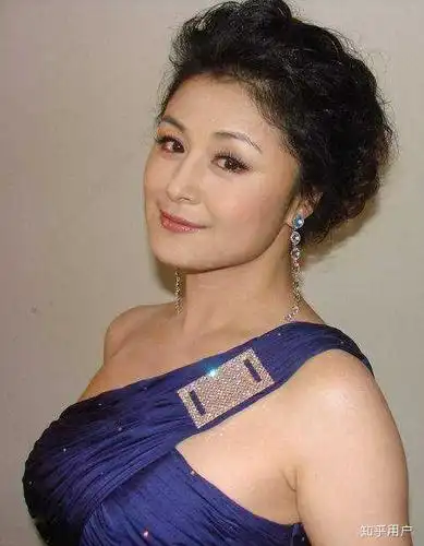 谢大脚的扮演者于月仙老师(这可不是贬义,于月仙年轻时真是个大美人