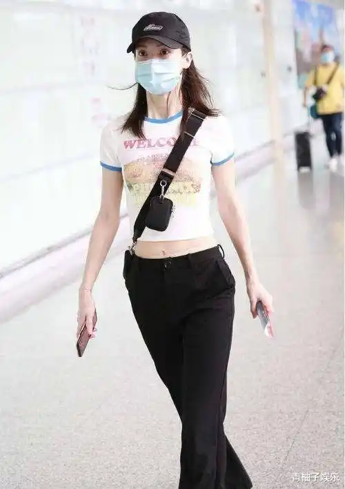 原创万茜说金晨身材扁看到她吊带裙侧身照后万爷挺实诚