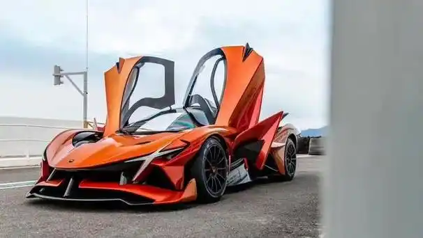 今天我们带来了一款独具特色的豪华超跑——太阳神阿波罗apollo le