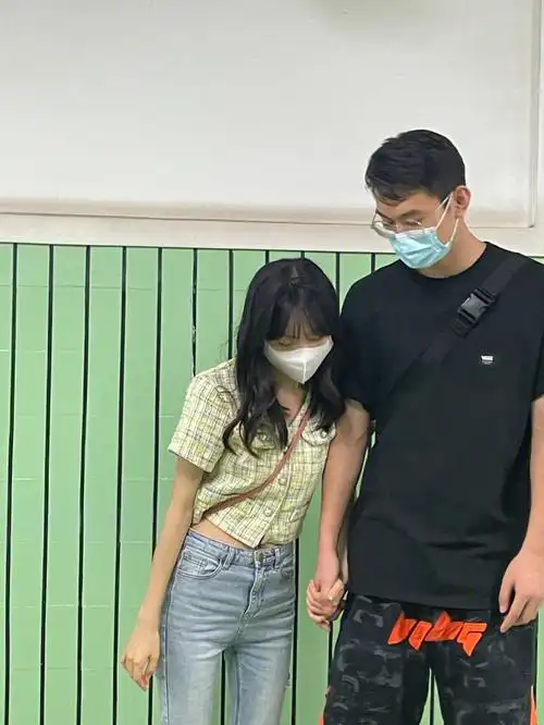 91好喜欢这种自然的感觉朋友圈分享|牵手照|情侣拍照|情侣身高差