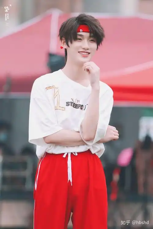 可以给我安利一些丁程鑫绝美照片吗? - 知乎